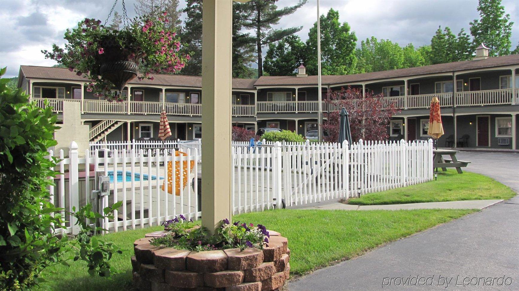 Mt. Madison Inn&Suites Gorham Extérieur photo