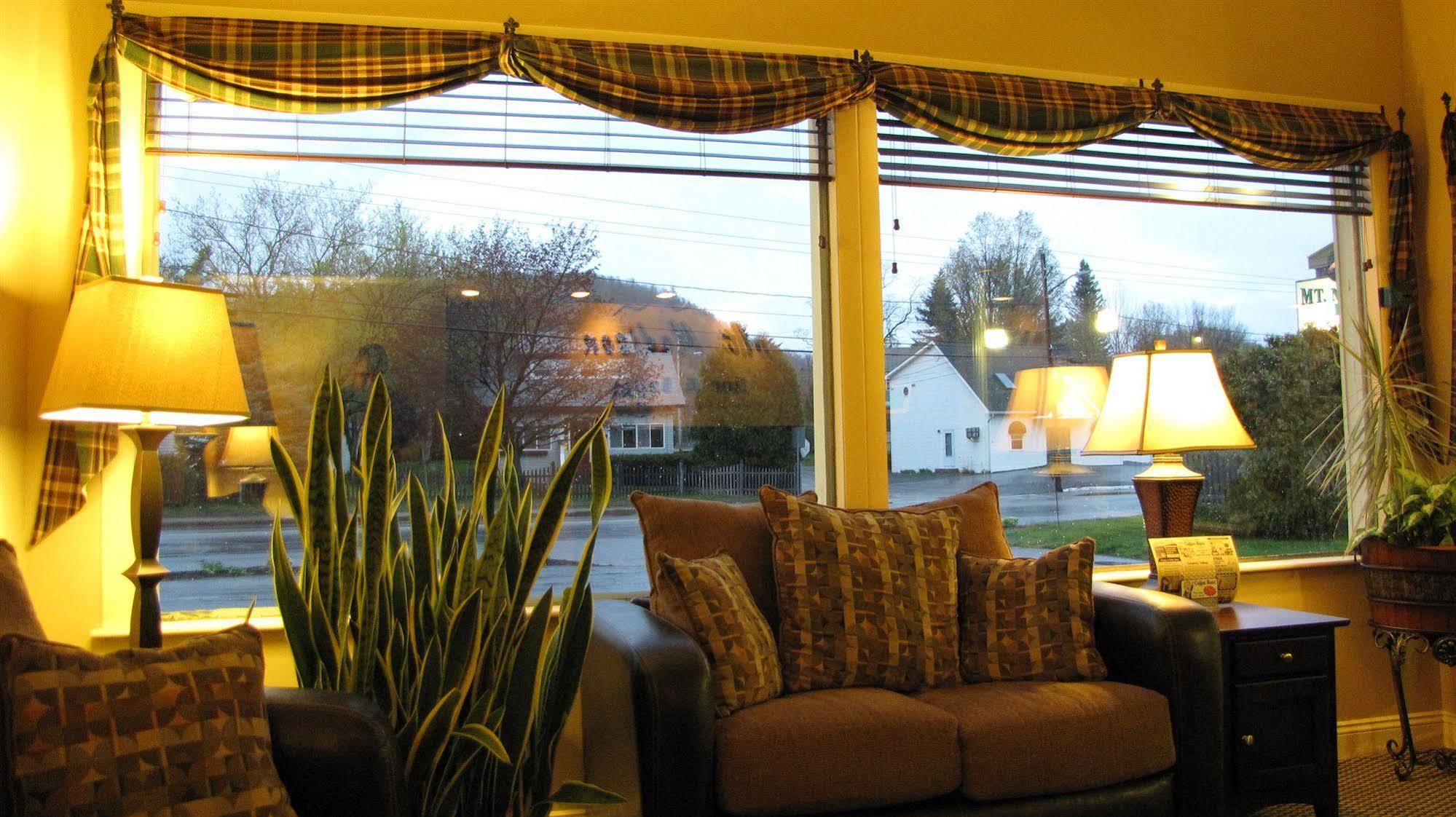 Mt. Madison Inn&Suites Gorham Extérieur photo
