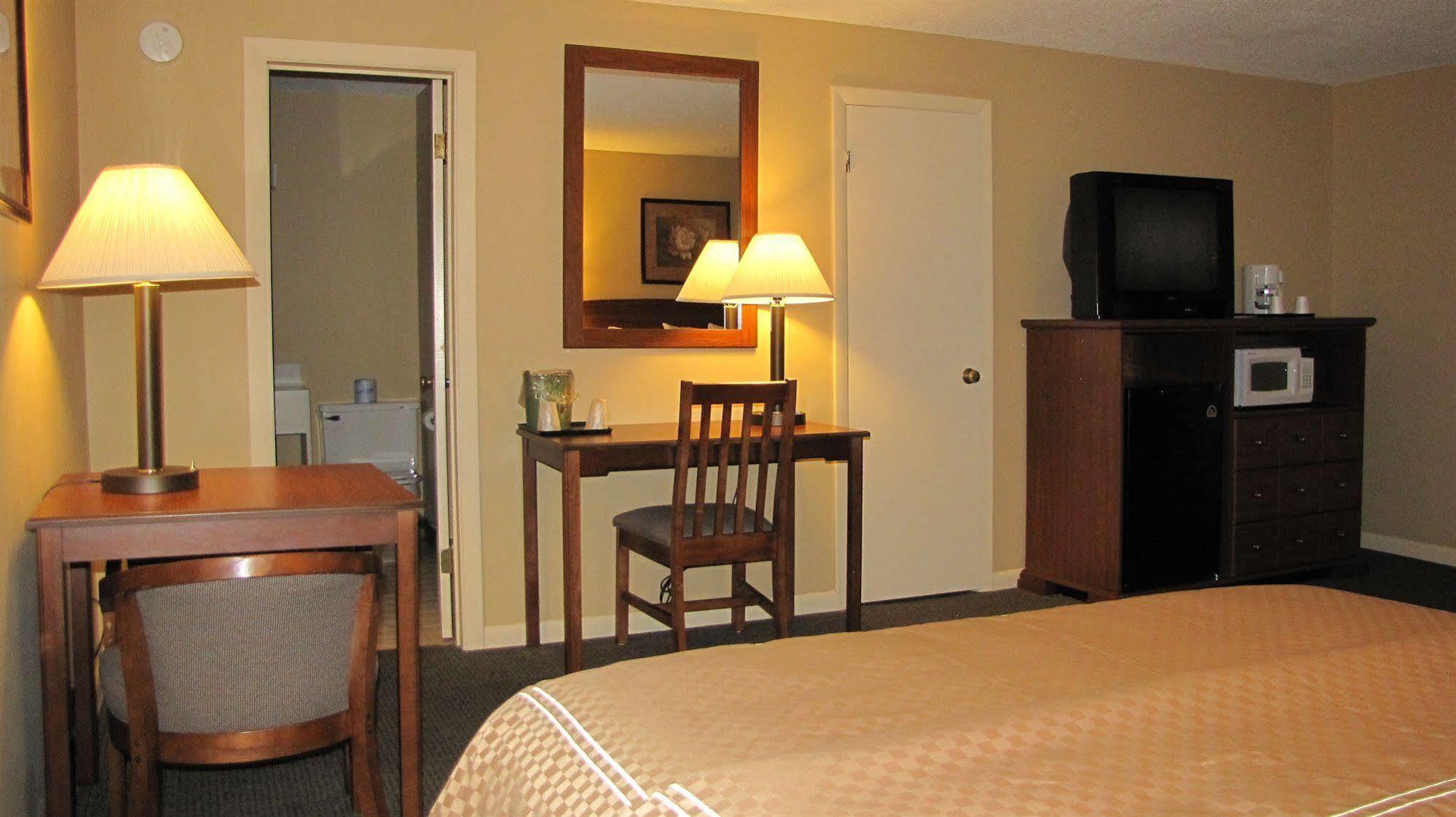 Mt. Madison Inn&Suites Gorham Extérieur photo