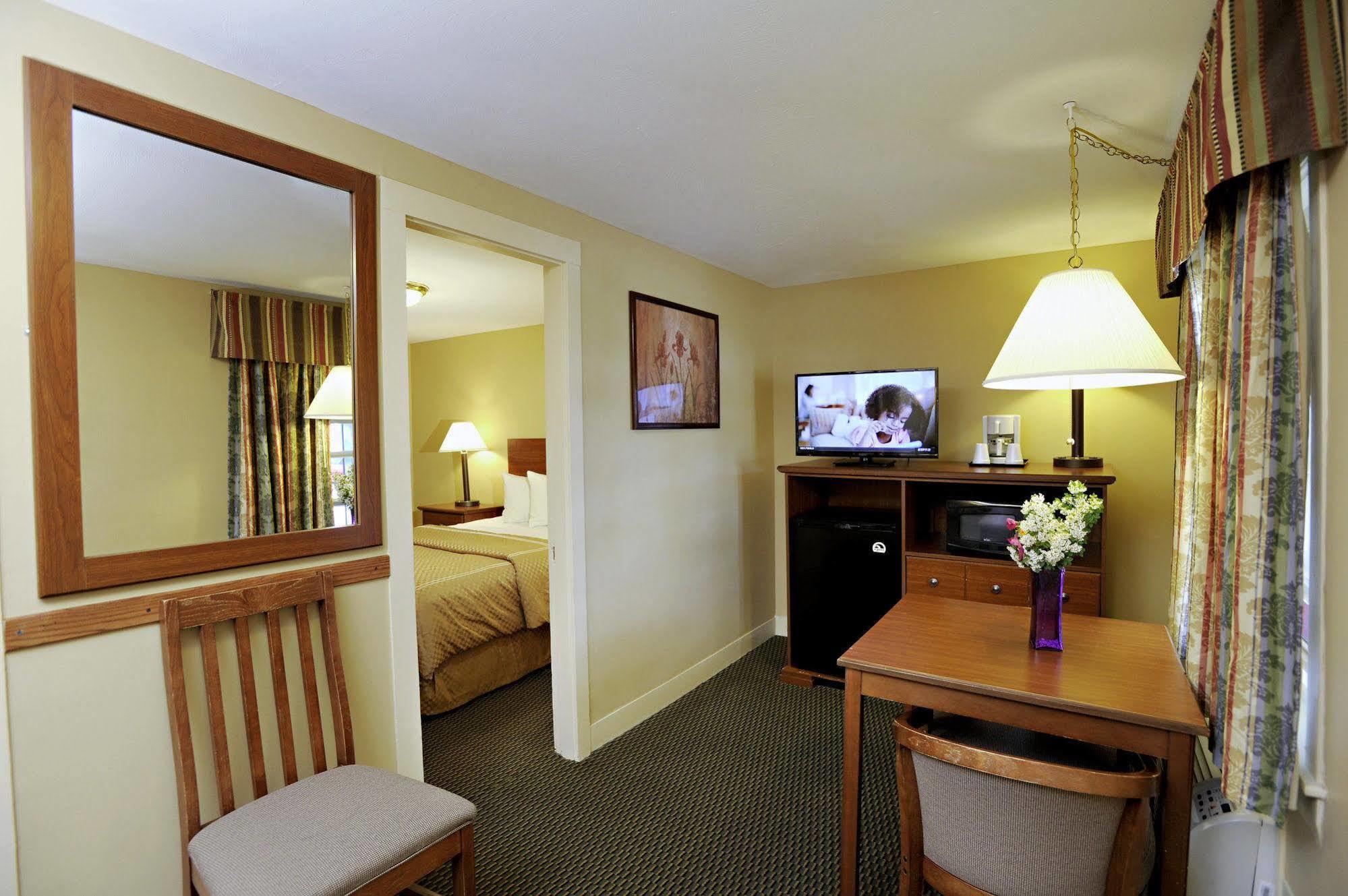 Mt. Madison Inn&Suites Gorham Extérieur photo