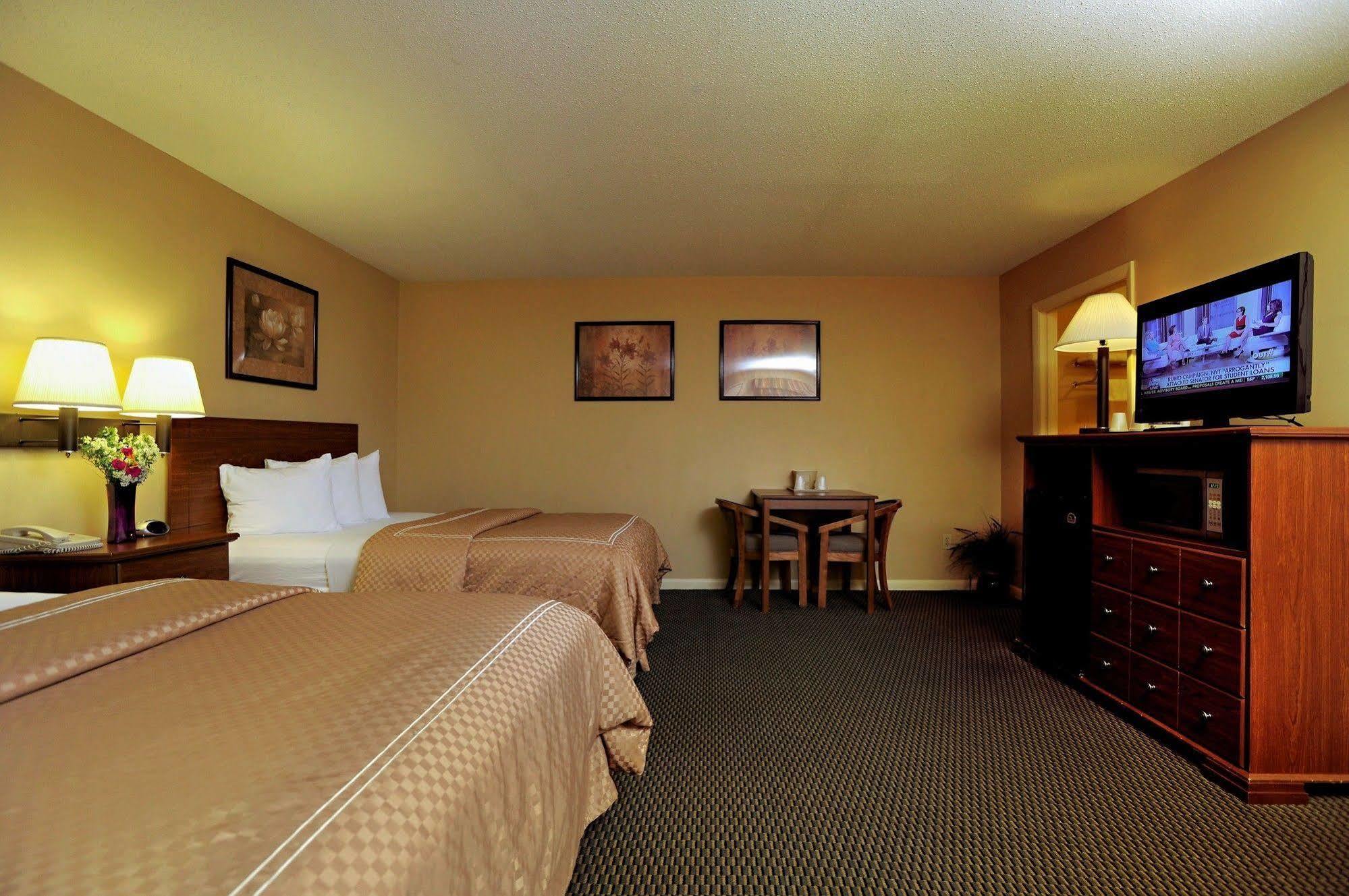 Mt. Madison Inn&Suites Gorham Extérieur photo
