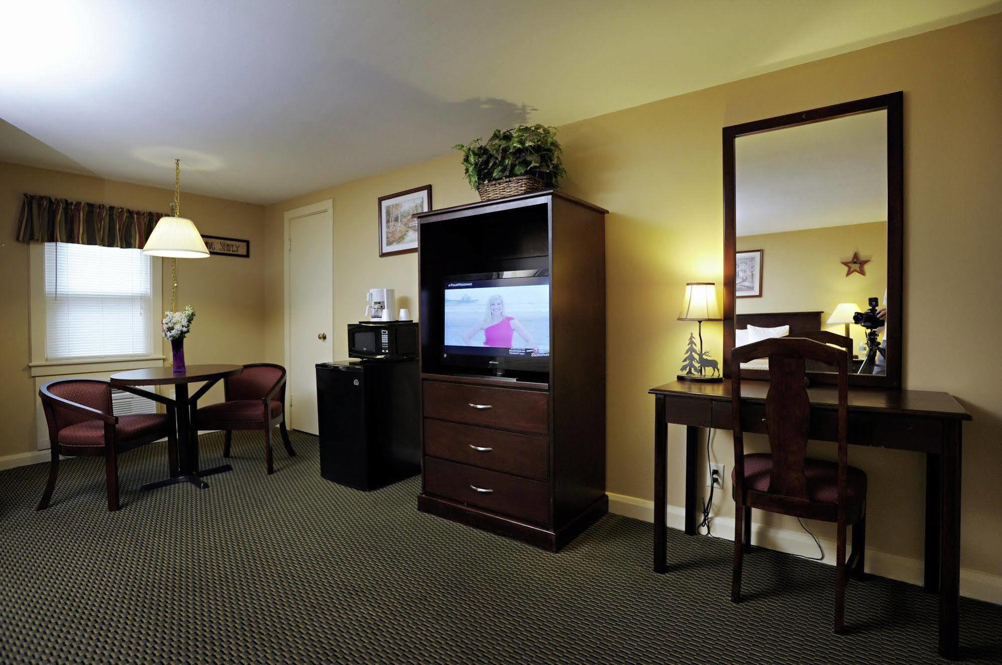 Mt. Madison Inn&Suites Gorham Extérieur photo