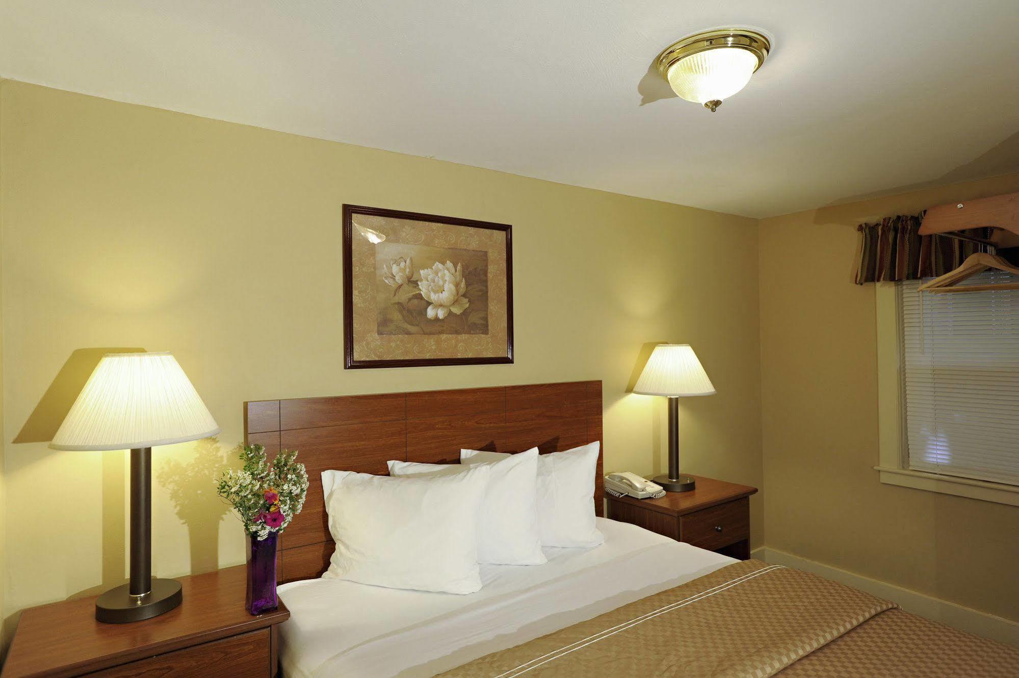Mt. Madison Inn&Suites Gorham Extérieur photo