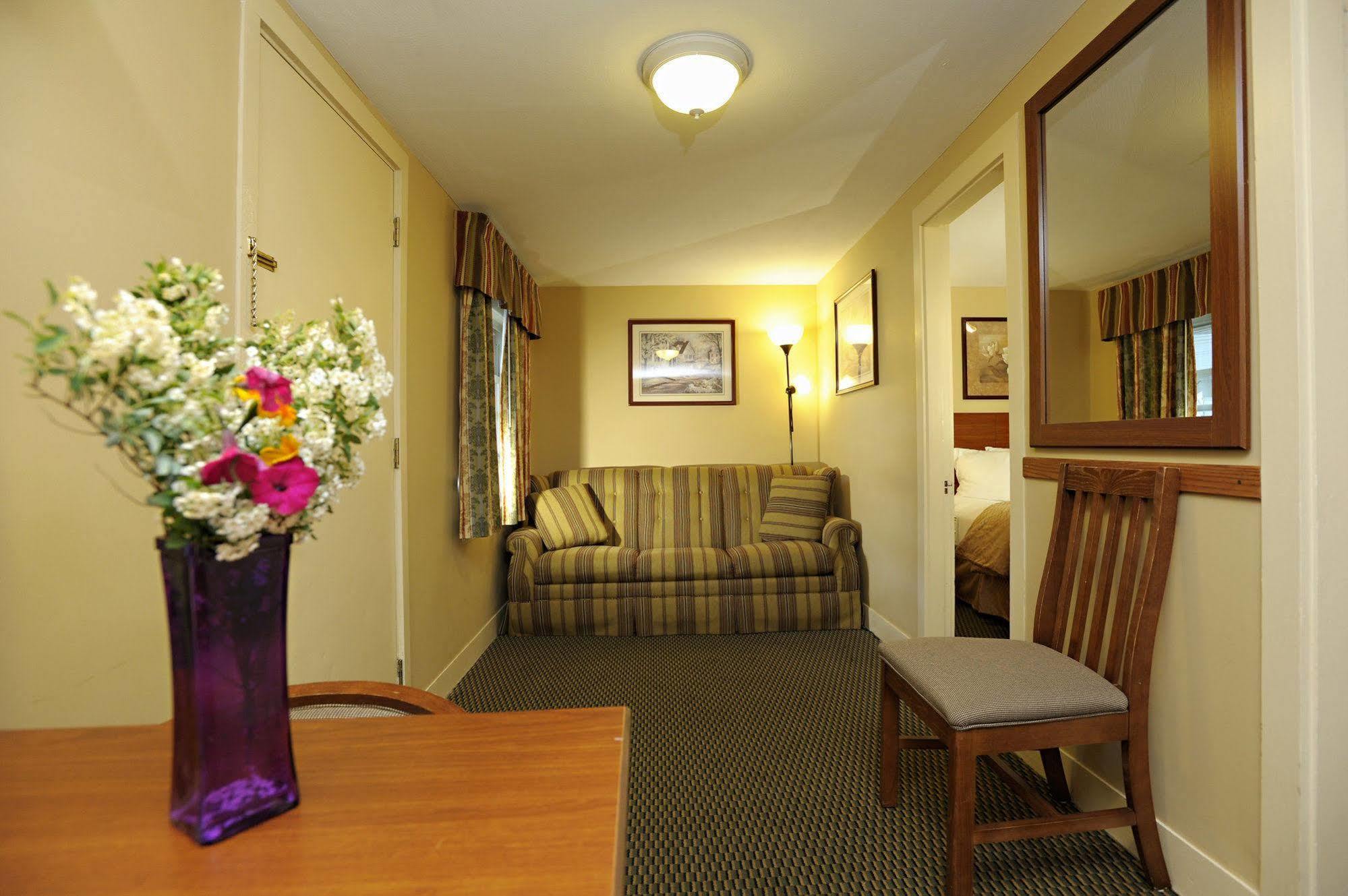 Mt. Madison Inn&Suites Gorham Extérieur photo